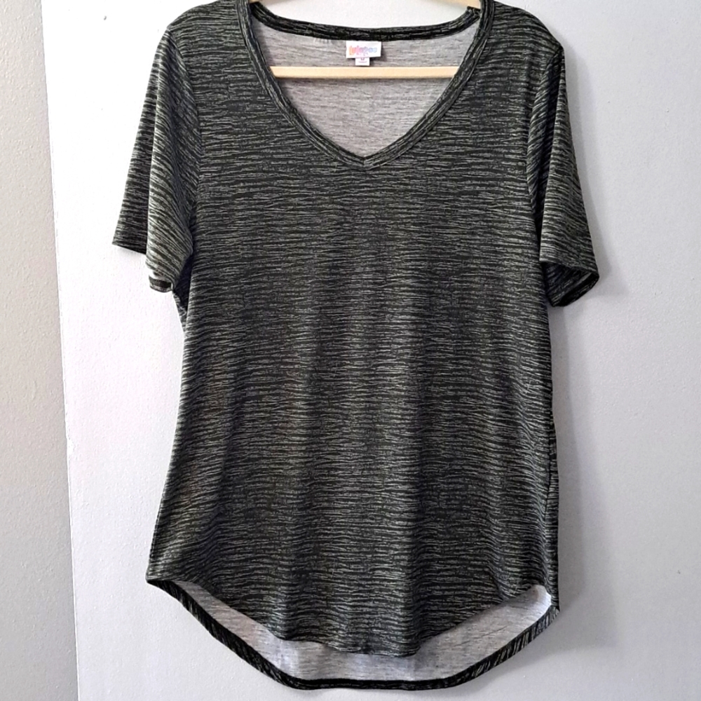 Lularoe Iris tee M